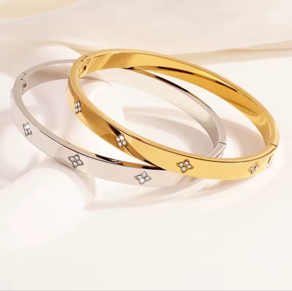 Gold Zirconia Bangle ✨ Elegant Stainless Steel Bracelet - Picture 4 of 7